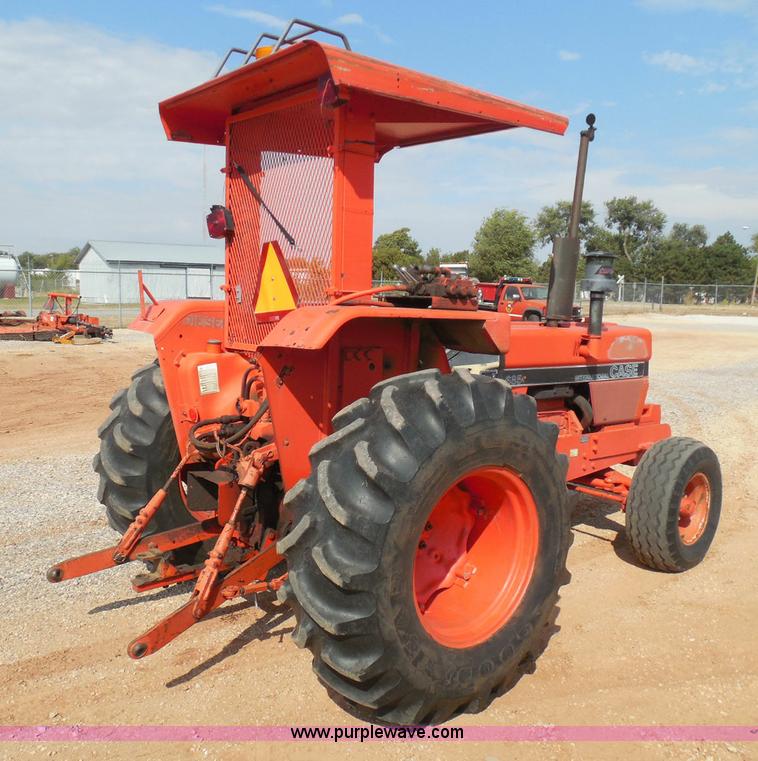 image for item I3310 1985 Case IH 1685 tractor