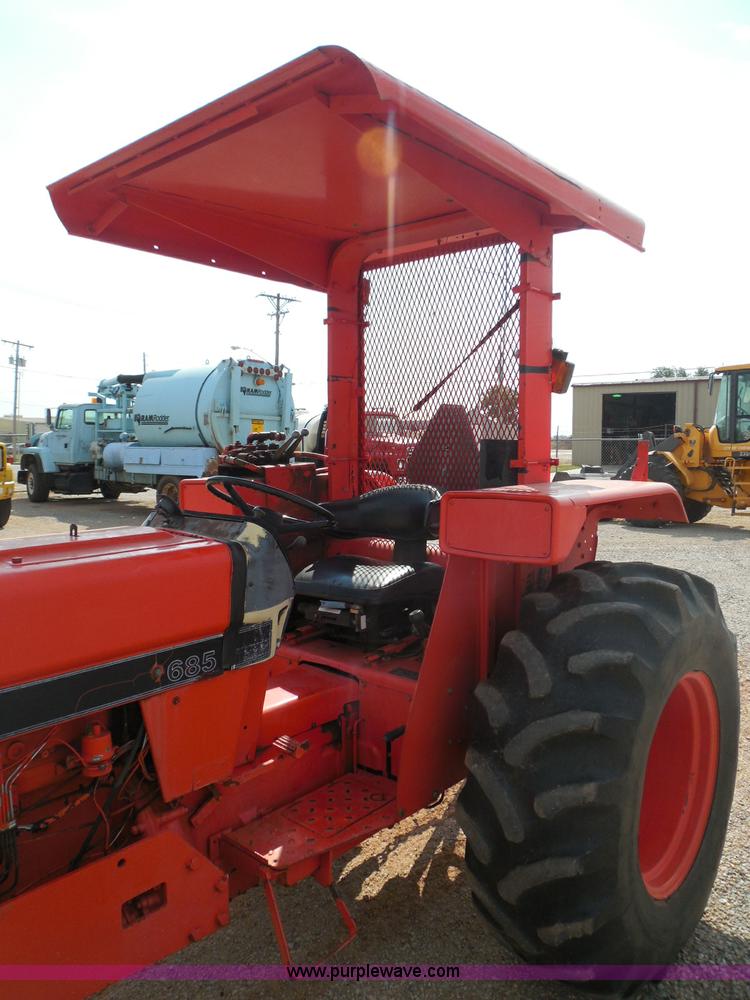 image for item I3310 1985 Case IH 1685 tractor