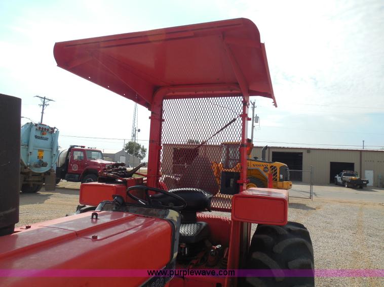 image for item I3310 1985 Case IH 1685 tractor