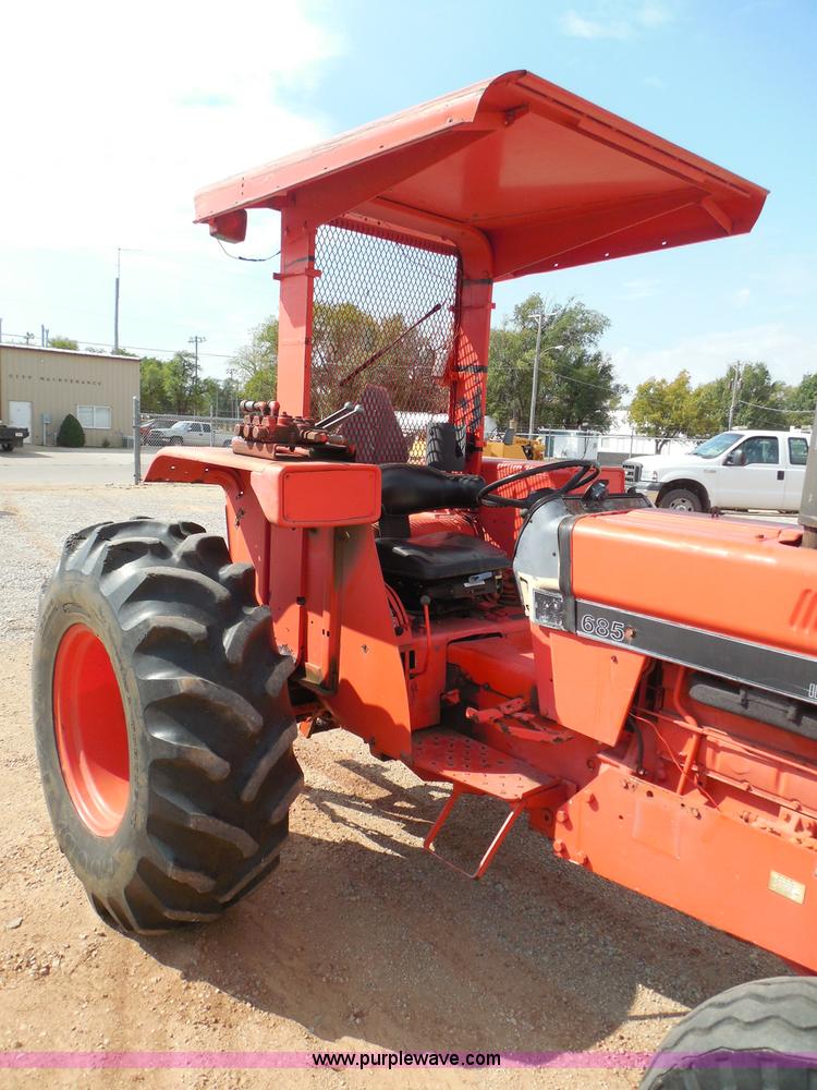 image for item I3310 1985 Case IH 1685 tractor