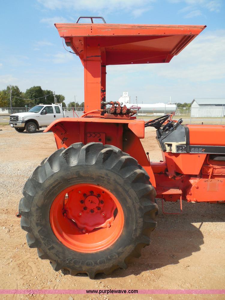 image for item I3310 1985 Case IH 1685 tractor