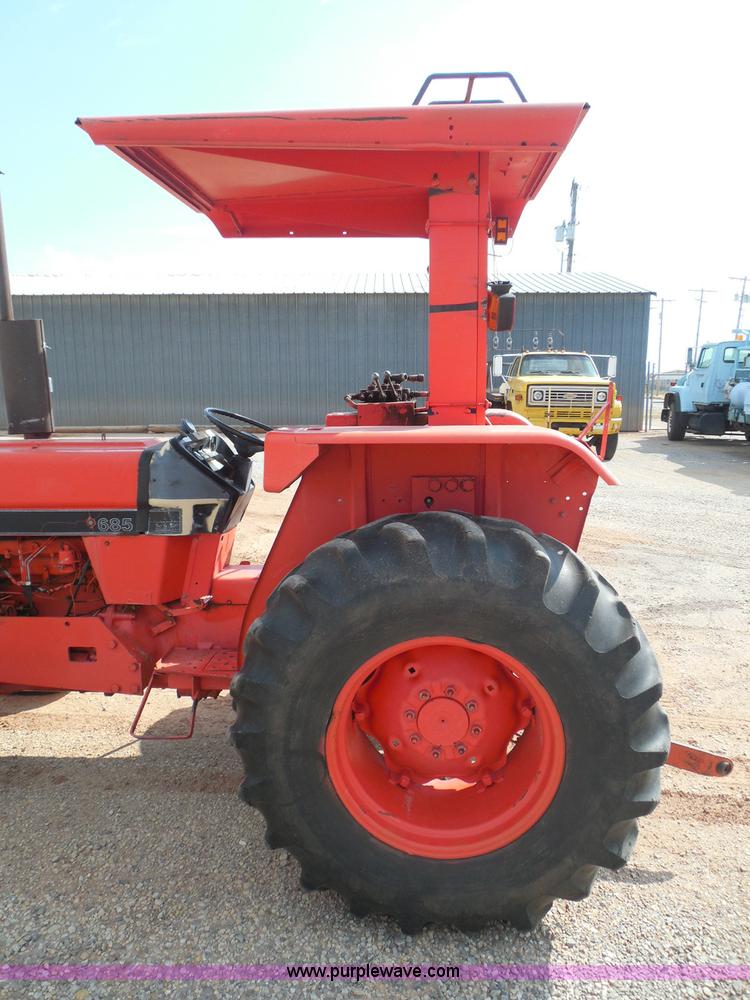 image for item I3310 1985 Case IH 1685 tractor