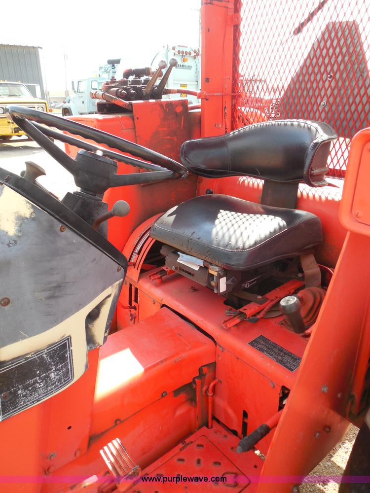 image for item I3310 1985 Case IH 1685 tractor