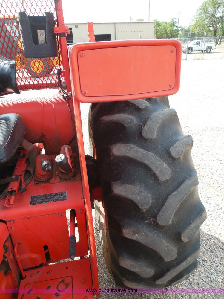 image for item I3310 1985 Case IH 1685 tractor