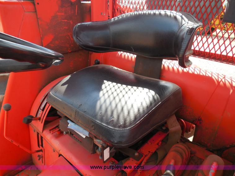 image for item I3310 1985 Case IH 1685 tractor