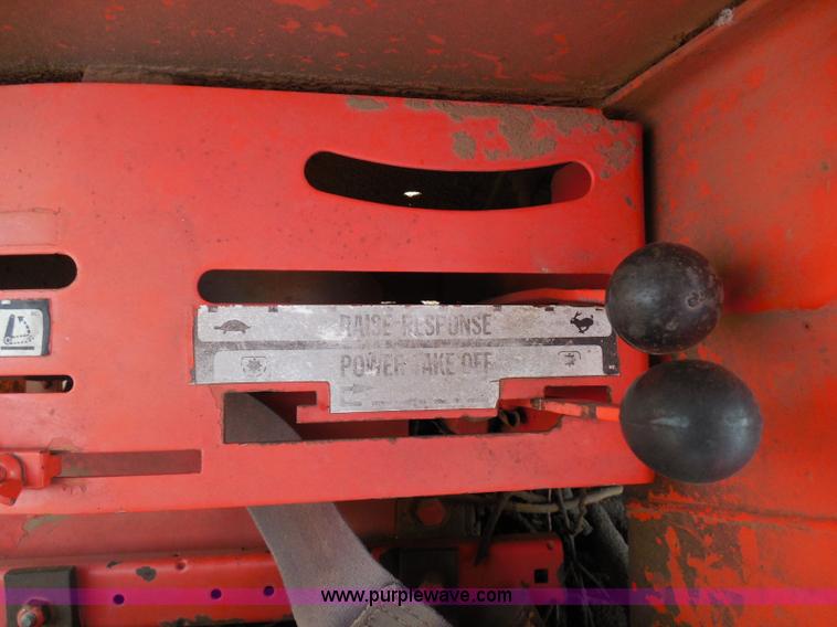 image for item I3310 1985 Case IH 1685 tractor