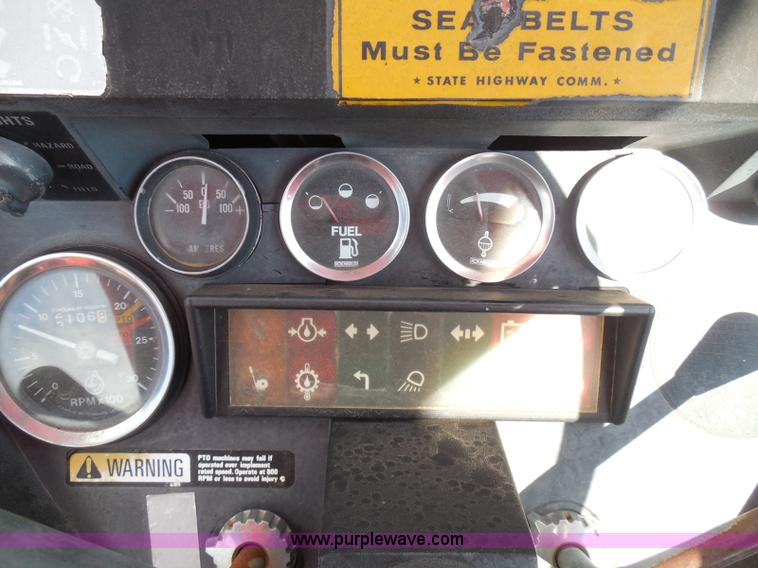 image for item I3310 1985 Case IH 1685 tractor