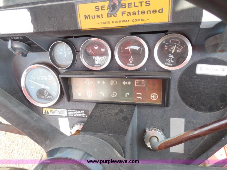 image for item I3310 1985 Case IH 1685 tractor