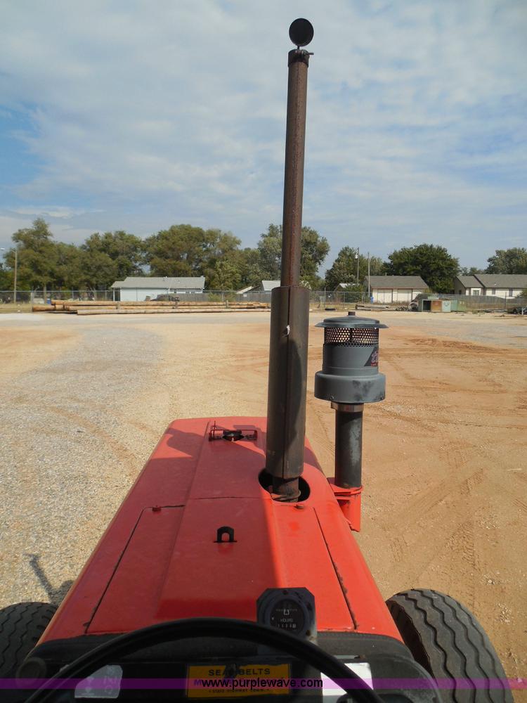 image for item I3310 1985 Case IH 1685 tractor