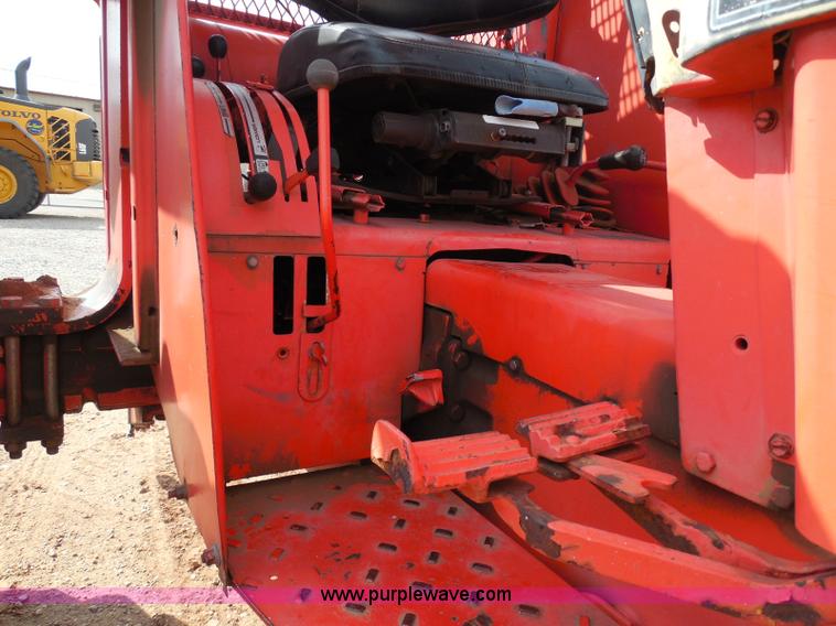 image for item I3310 1985 Case IH 1685 tractor