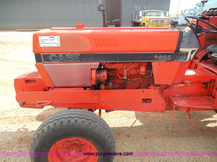 image for item I3310 1985 Case IH 1685 tractor