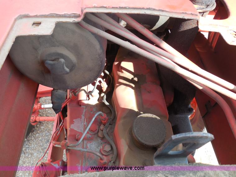 image for item I3310 1985 Case IH 1685 tractor