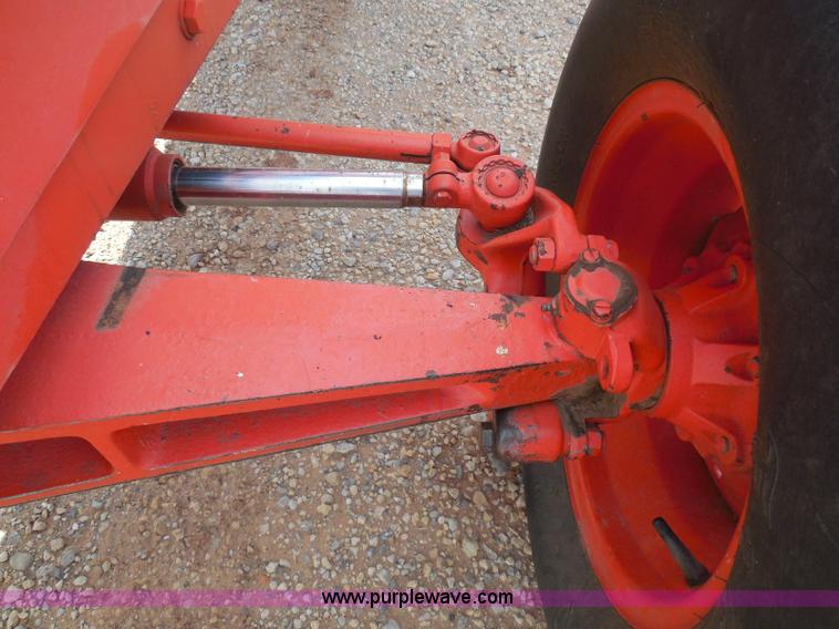 image for item I3310 1985 Case IH 1685 tractor