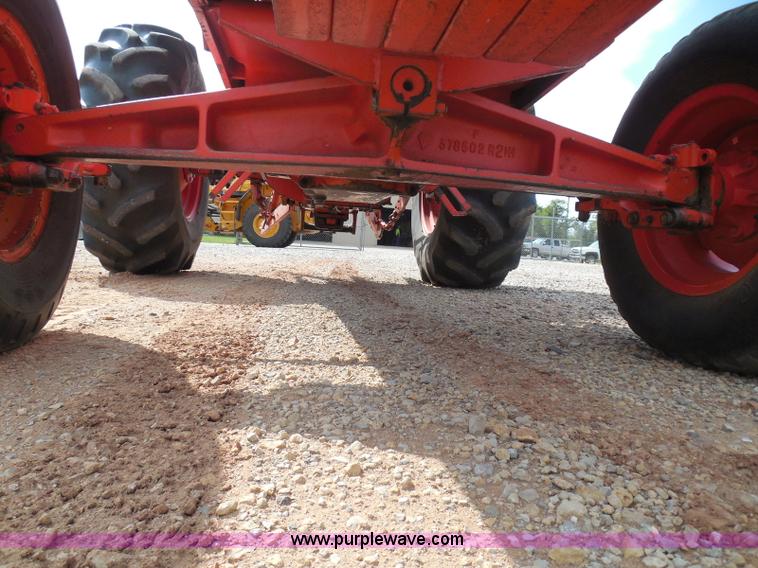 image for item I3310 1985 Case IH 1685 tractor