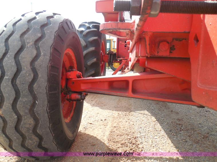 image for item I3310 1985 Case IH 1685 tractor