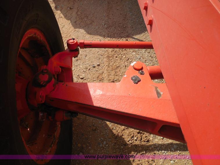 image for item I3310 1985 Case IH 1685 tractor