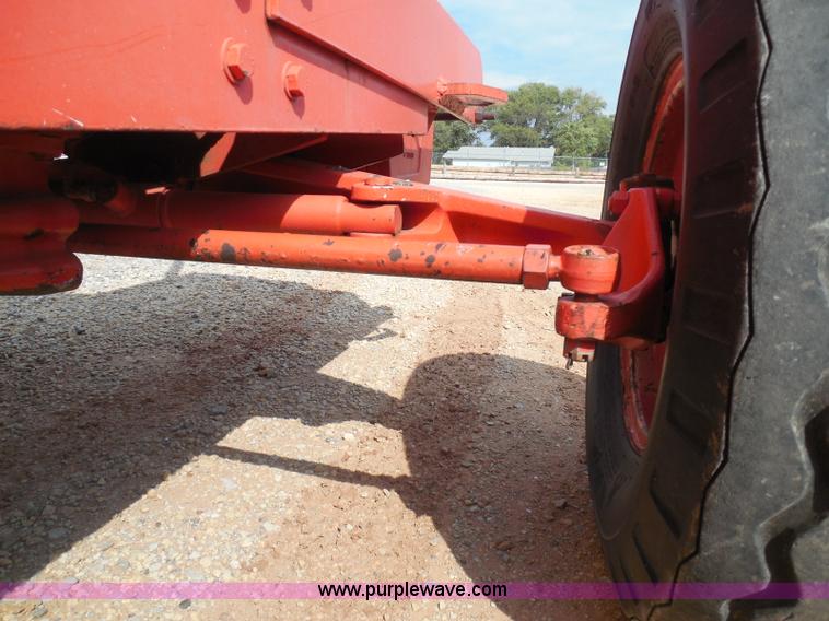 image for item I3310 1985 Case IH 1685 tractor