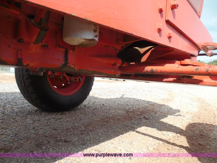 image for item I3310 1985 Case IH 1685 tractor