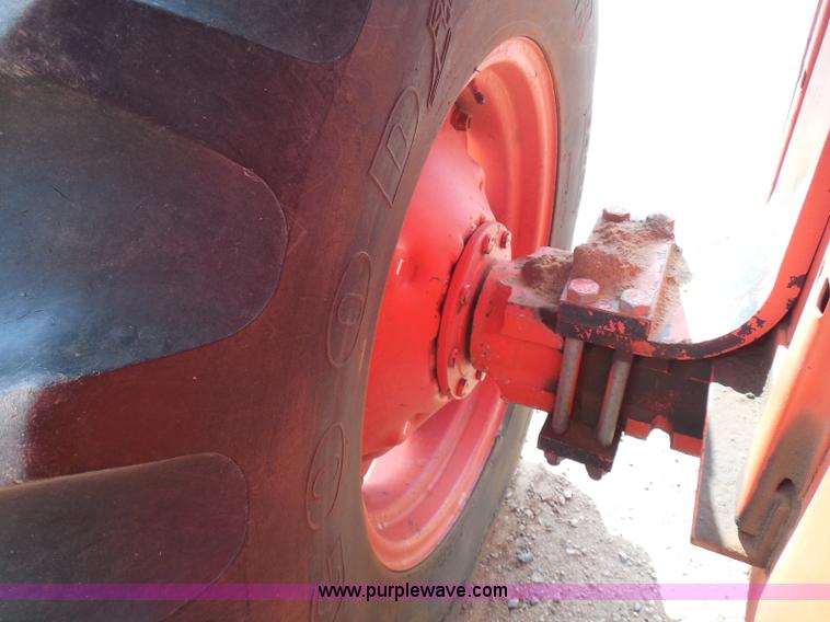 image for item I3310 1985 Case IH 1685 tractor