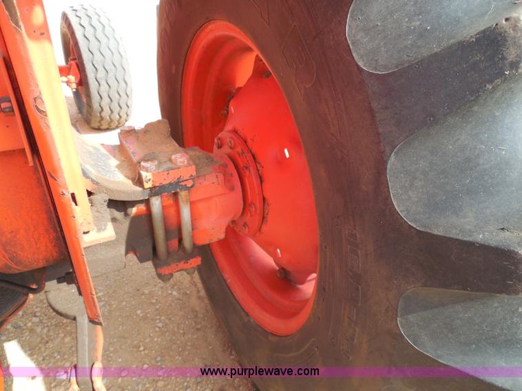 image for item I3310 1985 Case IH 1685 tractor