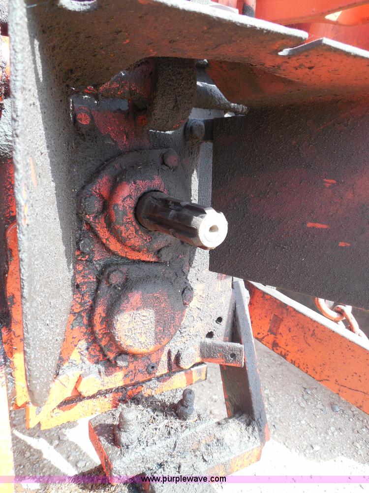 image for item I3310 1985 Case IH 1685 tractor