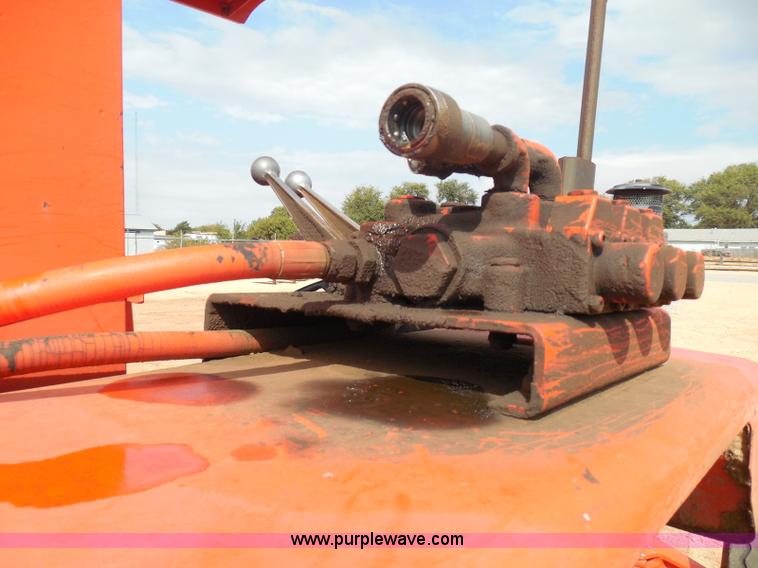 image for item I3310 1985 Case IH 1685 tractor