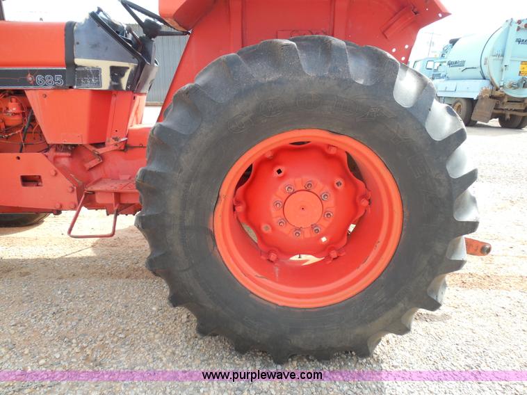 image for item I3310 1985 Case IH 1685 tractor