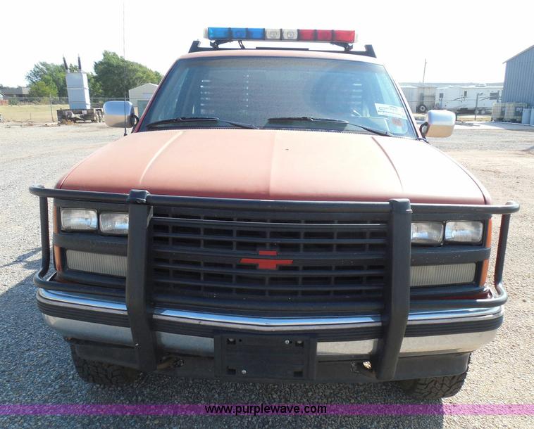 image for item I3311 1988 Chevrolet Silverado 1500 flatbed pickup truck