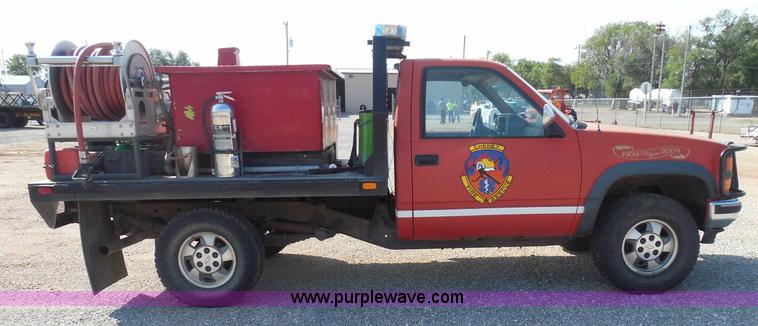 image for item I3311 1988 Chevrolet Silverado 1500 flatbed pickup truck