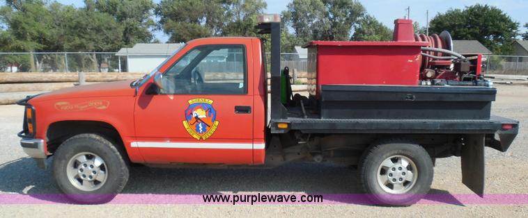 image for item I3311 1988 Chevrolet Silverado 1500 flatbed pickup truck