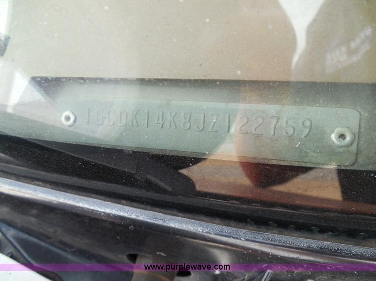 image for item I3311 1988 Chevrolet Silverado 1500 flatbed pickup truck