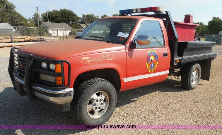 image for item I3311 1988 Chevrolet Silverado 1500 flatbed pickup truck