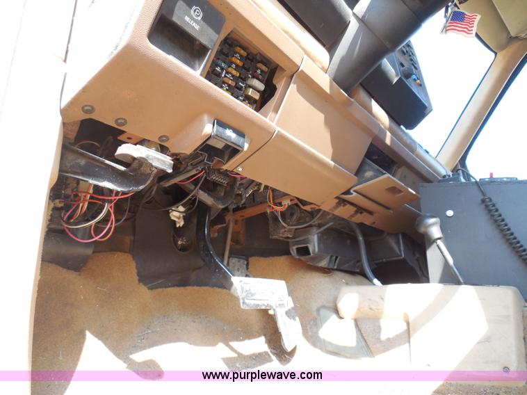 image for item I3311 1988 Chevrolet Silverado 1500 flatbed pickup truck