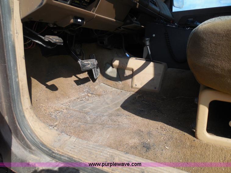 image for item I3311 1988 Chevrolet Silverado 1500 flatbed pickup truck