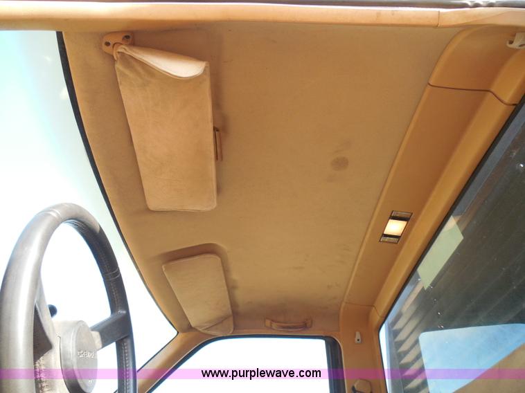 image for item I3311 1988 Chevrolet Silverado 1500 flatbed pickup truck