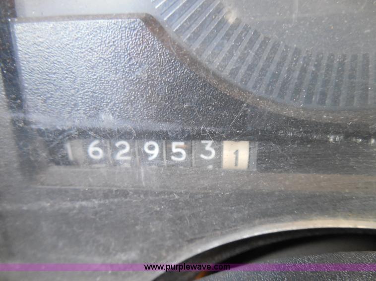 image for item I3311 1988 Chevrolet Silverado 1500 flatbed pickup truck