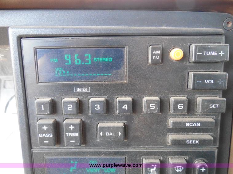 image for item I3311 1988 Chevrolet Silverado 1500 flatbed pickup truck