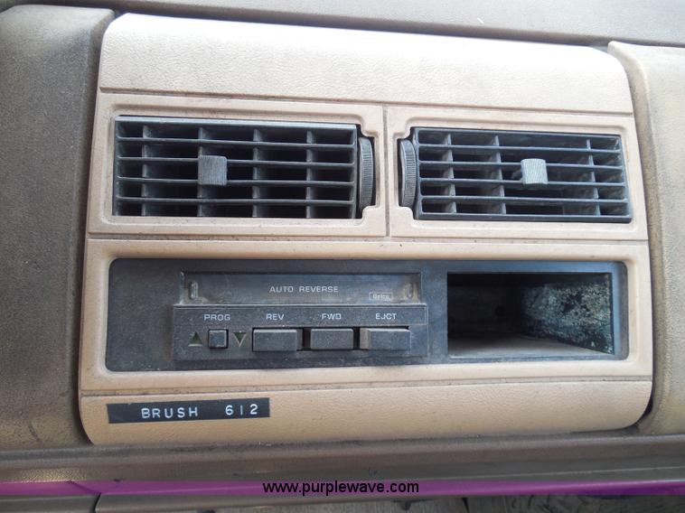 image for item I3311 1988 Chevrolet Silverado 1500 flatbed pickup truck