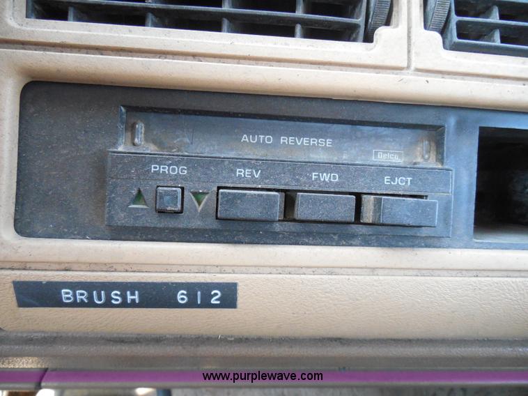 image for item I3311 1988 Chevrolet Silverado 1500 flatbed pickup truck