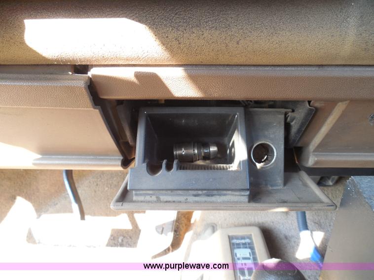 image for item I3311 1988 Chevrolet Silverado 1500 flatbed pickup truck