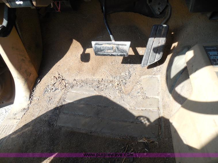 image for item I3311 1988 Chevrolet Silverado 1500 flatbed pickup truck