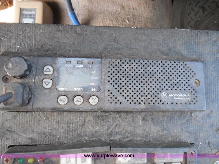 image for item I3311 1988 Chevrolet Silverado 1500 flatbed pickup truck