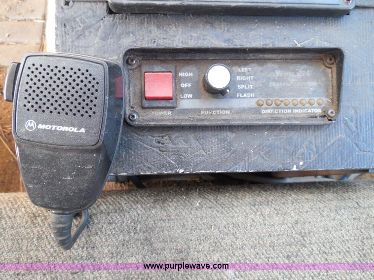 image for item I3311 1988 Chevrolet Silverado 1500 flatbed pickup truck