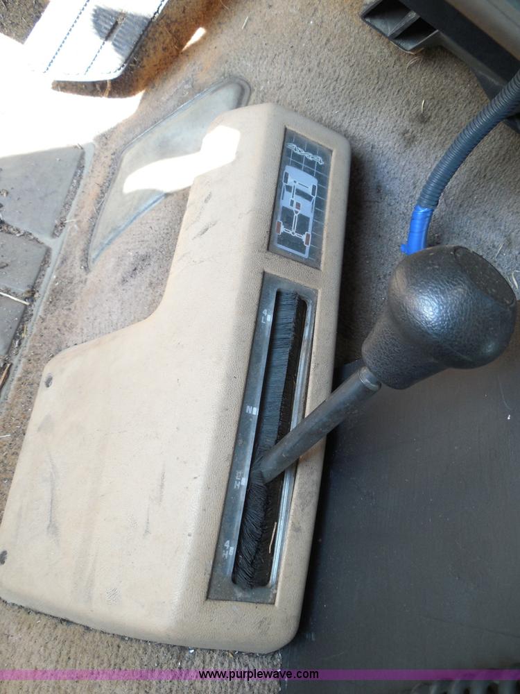 image for item I3311 1988 Chevrolet Silverado 1500 flatbed pickup truck