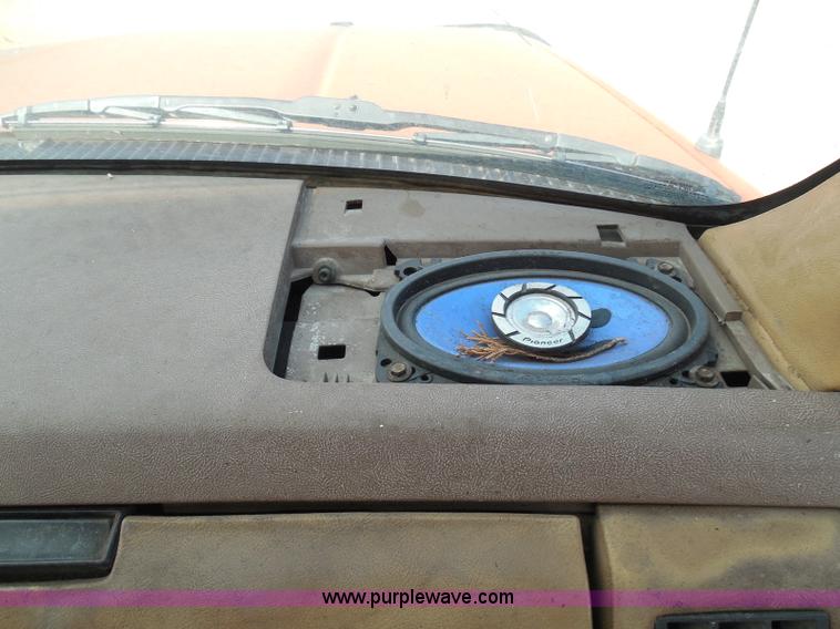 image for item I3311 1988 Chevrolet Silverado 1500 flatbed pickup truck