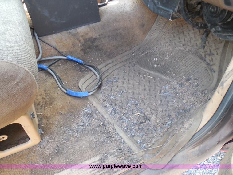 image for item I3311 1988 Chevrolet Silverado 1500 flatbed pickup truck