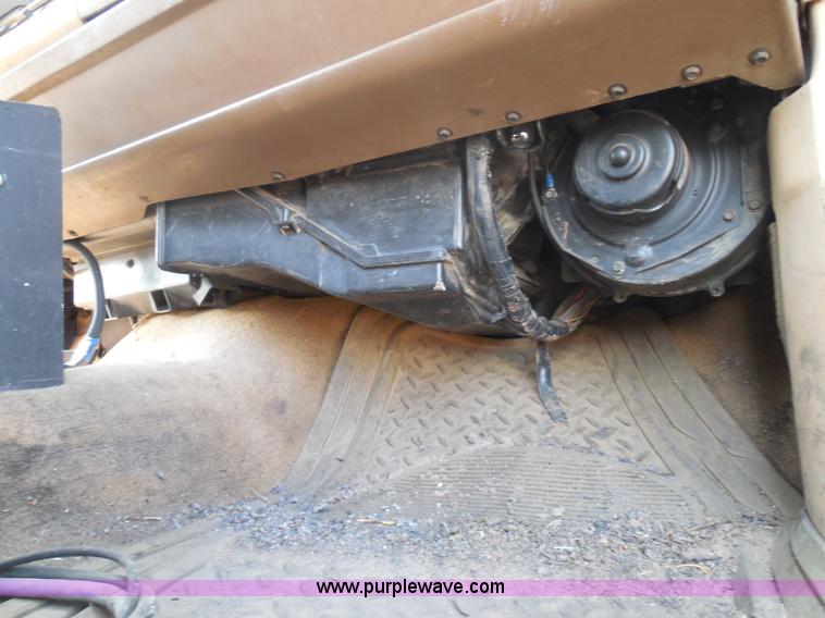 image for item I3311 1988 Chevrolet Silverado 1500 flatbed pickup truck