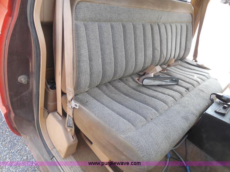 image for item I3311 1988 Chevrolet Silverado 1500 flatbed pickup truck