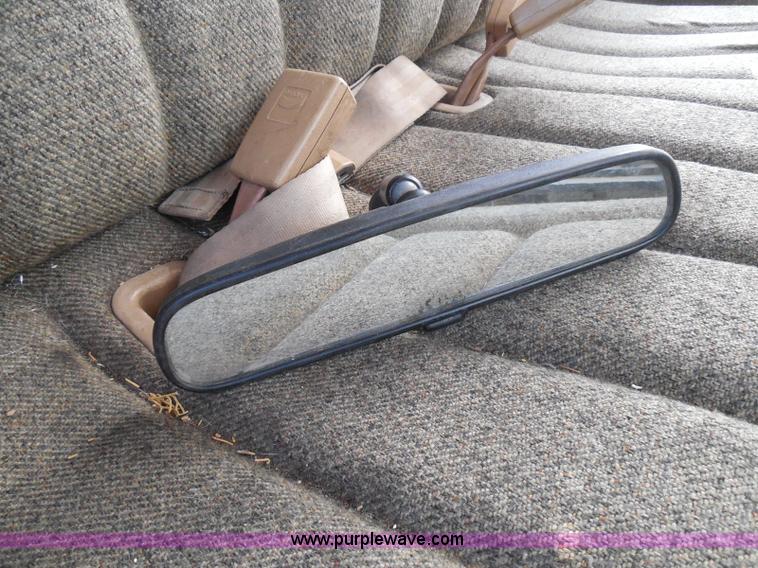 image for item I3311 1988 Chevrolet Silverado 1500 flatbed pickup truck