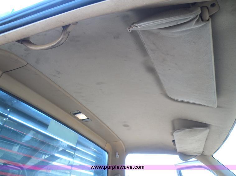 image for item I3311 1988 Chevrolet Silverado 1500 flatbed pickup truck